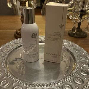 Lancome Creme-Mousse Hydratante Moisturizer - White and Silver